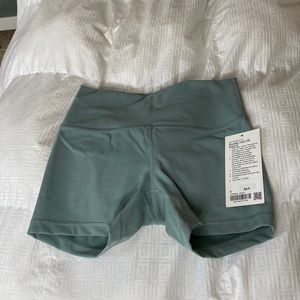 Lululemon Wunder Train High-Rise Short 4”